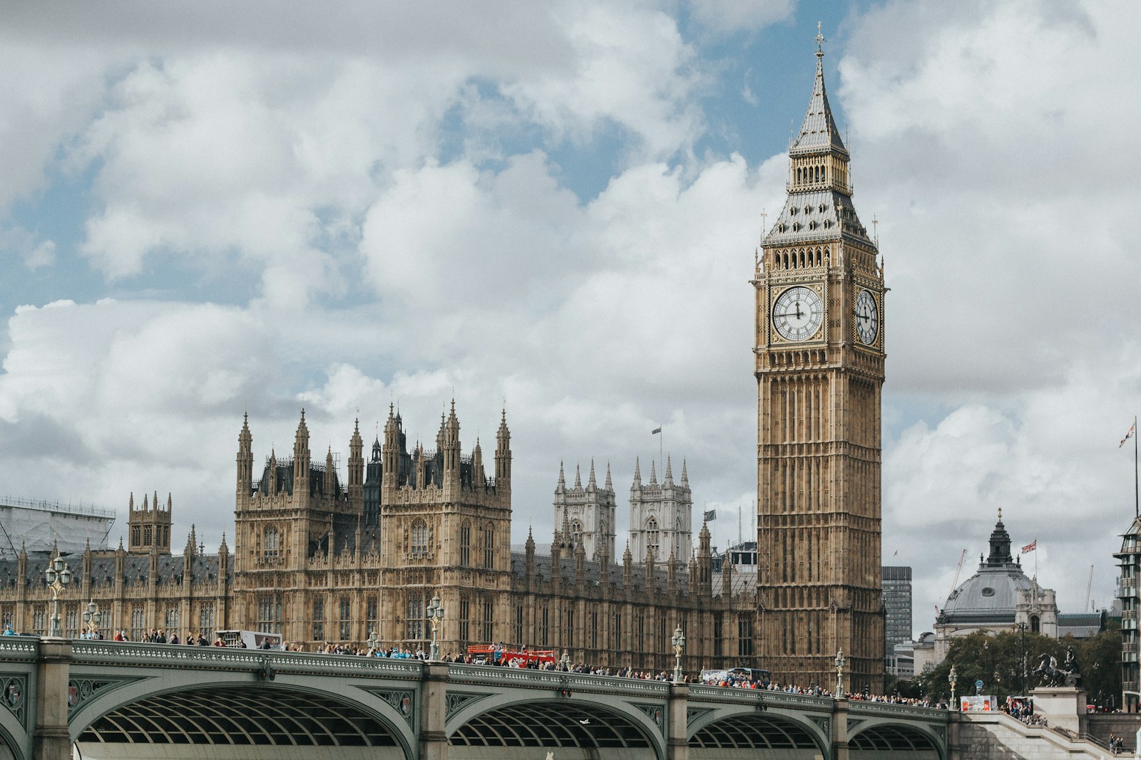 VPN IPTV UK privacy — hero image