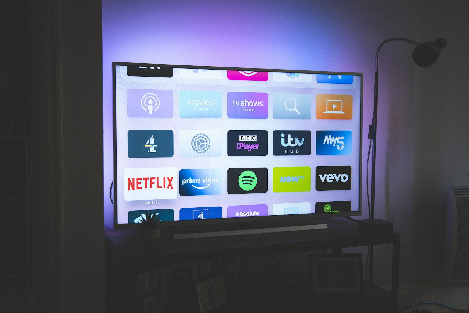 What is IPTV? UK Beginner’s Guide 2026 — How It Works