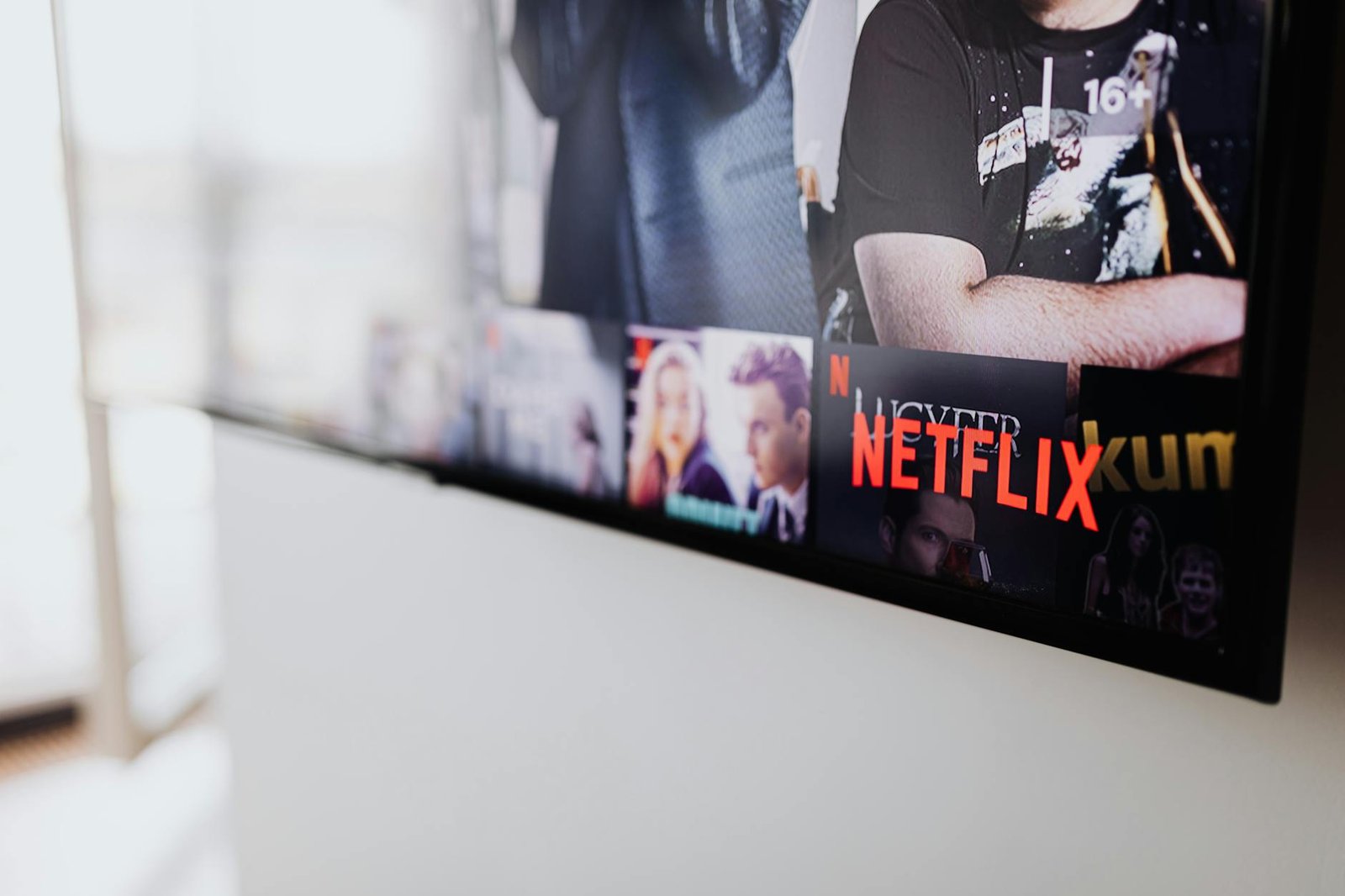 Freely TV Review UK 2026: The Aerial-Free Successor to Freeview, and What It Misses